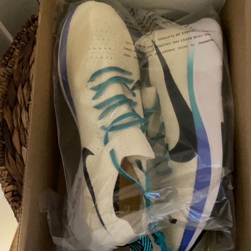 Nike Women’s Zoomfly Flyknit FK